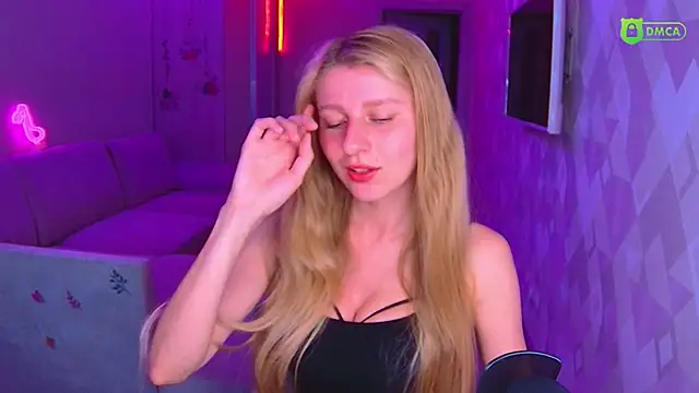 Snapshot of AmaliaQueen chatting on November 9, 2025, 1:42 pm AmaliaQueen online show from November 9, 2025, 1:42 pm