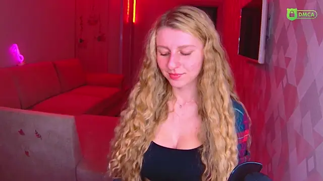 AmaliaQueen online show from December 1, 2025, 3:06 pm