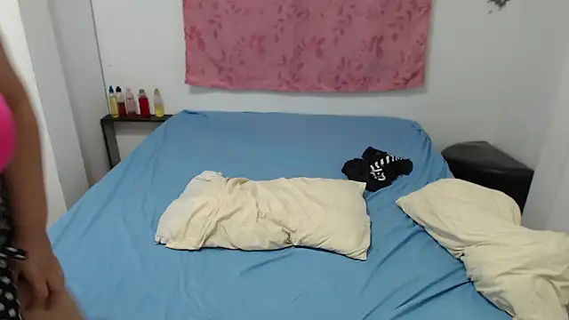 Selena sweett online show from October 7, 2025, 4:09 am