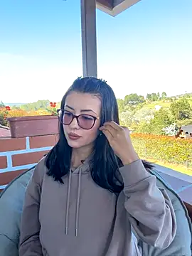 EmaSaenz online show from September 10, 2025, 8:53 pm