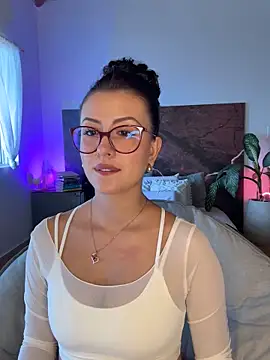 EmaSaenz online show from September 11, 2025, 8:20 pm