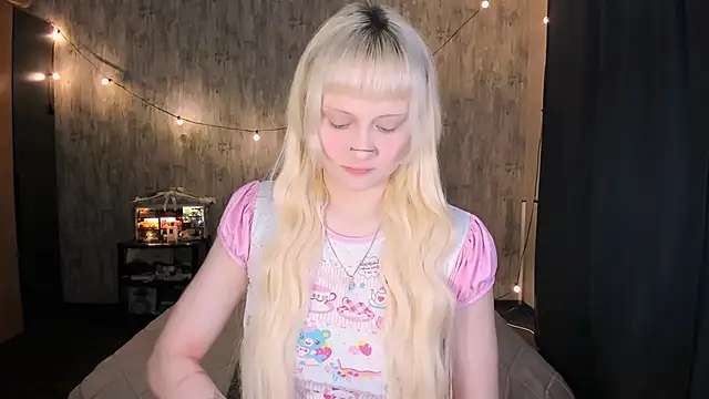 MariaMango online show from December 15, 2025, 4:50 am