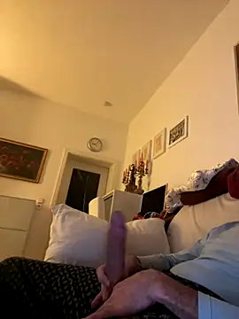 Snapshot of Frank22xx chatting on November 8, 2025, 8:07 pm Frank22xx online show from November 8, 2025, 8:07 pm