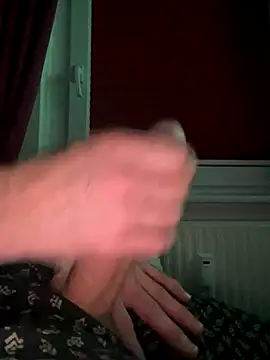 Snapshot of Frank22xx chatting on December 18, 2025, 9:32 pm Frank22xx online show from December 18, 2025, 9:32 pm