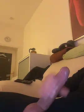 Snapshot of Frank22xx chatting on February 6, 2026, 8:56 pm Frank22xx online show from February 6, 2026, 8:56 pm