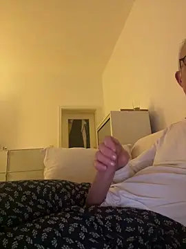 Snapshot of Frank22xx chatting on February 28, 2026, 9:05 pm Frank22xx online show from February 28, 2026, 9:05 pm