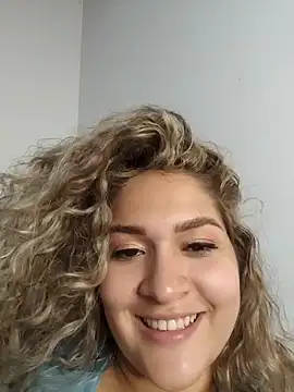 Snapshot of Sara_smiiith211 chatting on December 22, 2024, 8:05 am Sara smiiith211 online show from December 22, 2024, 8:05 am