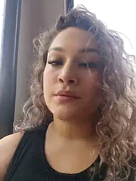 Sara smiiith211 online show from February 11, 2026, 3:28 pm