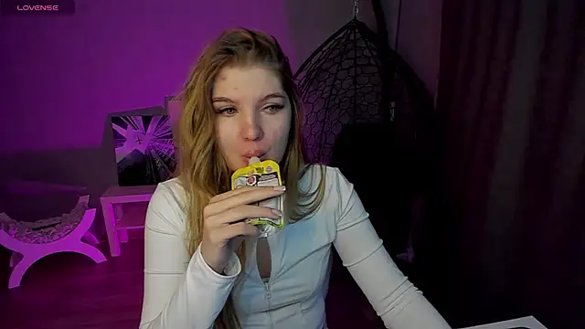 Snapshot of lily_williamss chatting on February 27, 2026, 12:43 am lily williamss online show from February 27, 2026, 12:43 am