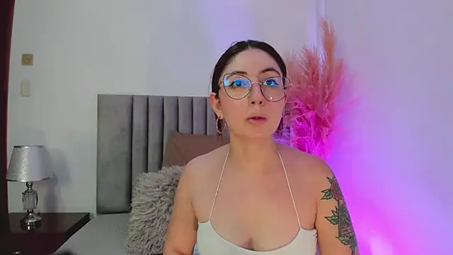 Emilywatsonn online show from December 28, 2024, 12:13 pm