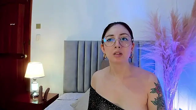 Emilywatsonn online show from January 31, 2025, 11:46 am