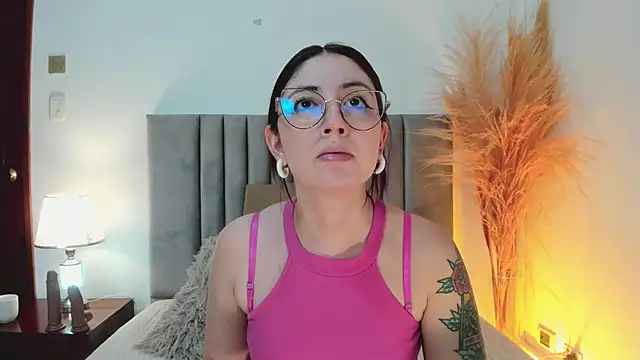 Emilywatsonn online show from February 19, 2025, 11:38 am