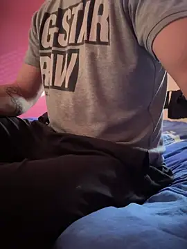 Bennyben8604 online show from February 23, 2025, 1:53 pm