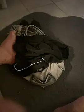 Bennyben8604 online show from April 15, 2026, 1:23 am