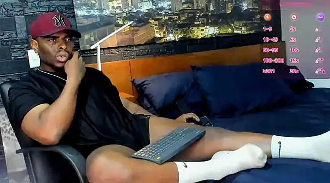 thomas santtos1 online show from March 17, 2025, 11:32 pm