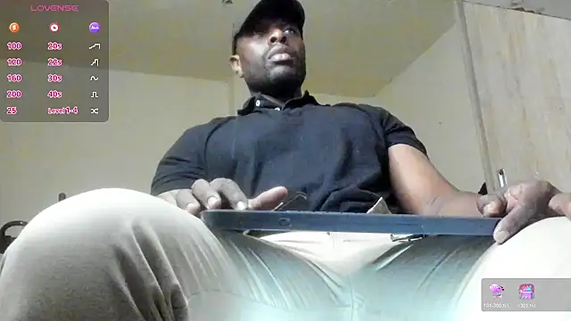 Snapshot of thomas_santtos1 chatting on July 8, 2026, 1:43 am thomas santtos1 online show from July 8, 2026, 1:43 am