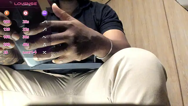 Snapshot of thomas_santtos1 chatting on July 28, 2026, 1:32 pm thomas santtos1 online show from July 28, 2026, 1:32 pm