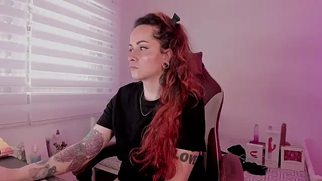 Snapshot of Domina_Deivis chatting on March 12, 2025, 10:05 am Domina Deivis online show from March 12, 2025, 10:05 am