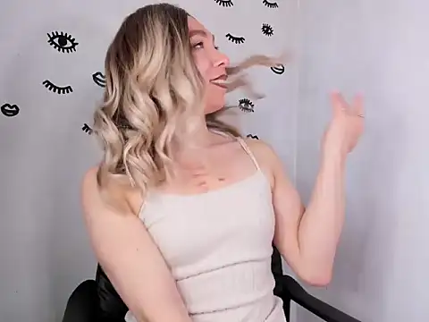 victoria qq online show from November 11, 2025, 6:52 pm