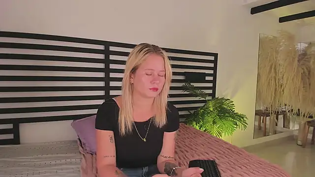 stefanny ruiz  online show from January 9, 2025, 12:41 pm