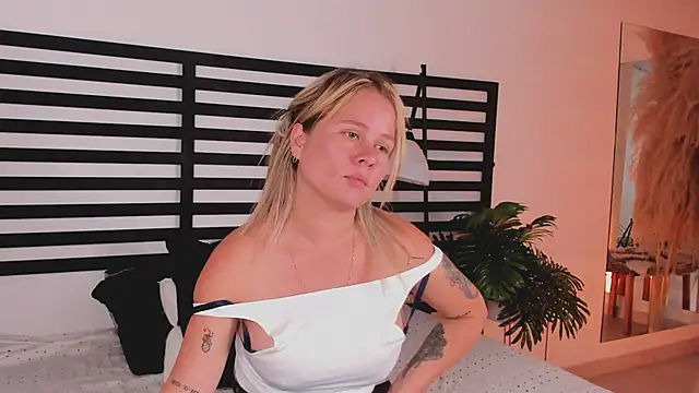 stefanny ruiz  online show from January 21, 2025, 3:32 pm