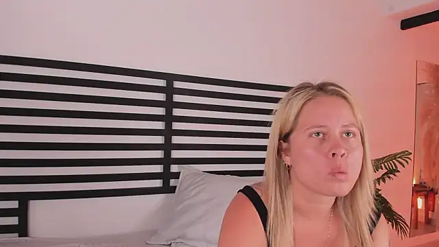 stefanny ruiz  online show from January 25, 2025, 3:20 pm