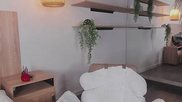 stefanny ruiz  online show from March 22, 2025, 12:14 pm