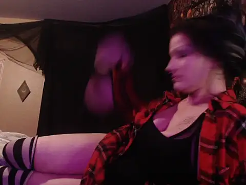 Snapshot of HighCityHoney chatting on October 17, 2025, 10:51 am HighCityHoney online show from October 17, 2025, 10:51 am