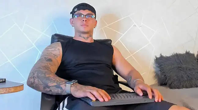 NoahhBrown online show from January 9, 2025, 9:06 am