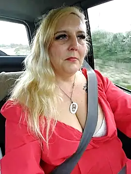 BecciDeluxe online show from December 19, 2025, 11:50 am