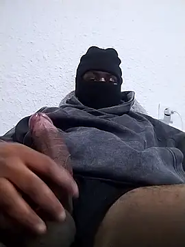 Snapshot of Luziluzi0999 chatting on February 28, 2026, 4:24 am Luziluzi0999 online show from February 28, 2026, 4:24 am