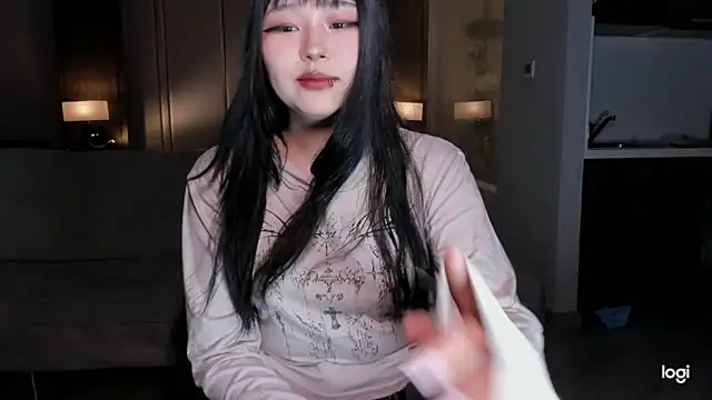 Snapshot of hee_young11 chatting on March 15, 2025, 1:29 pm hee young11 online show from March 15, 2025, 1:29 pm