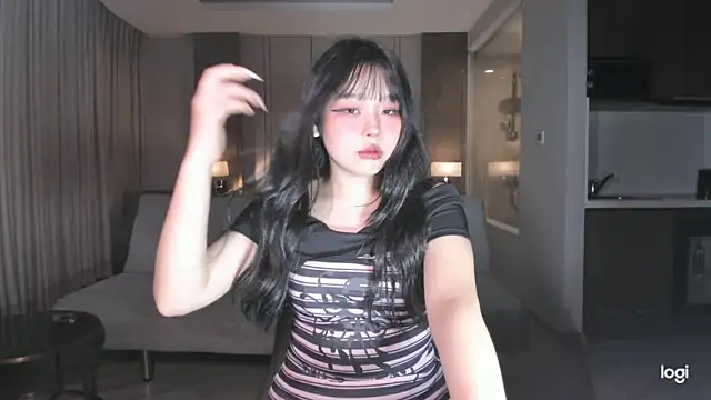Snapshot of hee_young11 chatting on March 21, 2025, 1:34 pm hee young11 online show from March 21, 2025, 1:34 pm