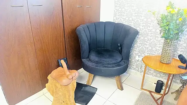 mabelsaravia online show from April 19, 2026, 7:38 pm