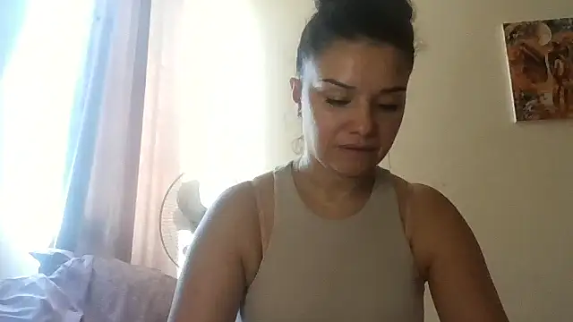 Snapshot of Linusya chatting on October 8, 2025, 11:30 am Linusya online show from October 8, 2025, 11:30 am