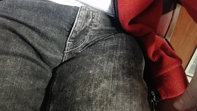 smoothandtiny online show from February 26, 2025, 6:32 pm