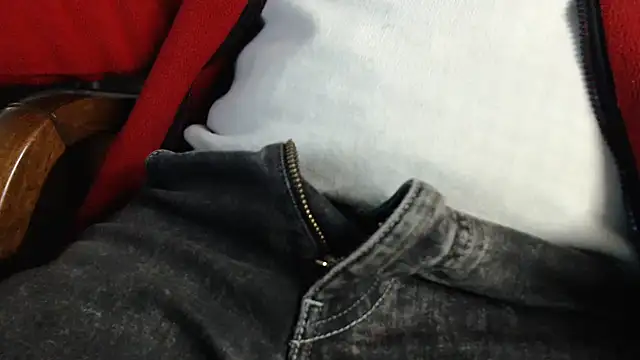 smoothandtiny online show from March 5, 2025, 12:11 pm