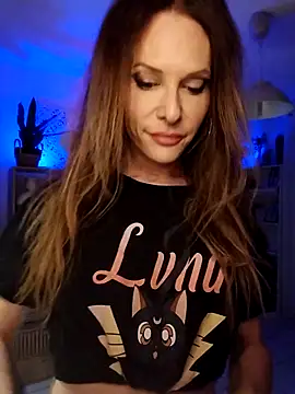 Luna Kitanna online show from September 9, 2025, 8:08 pm