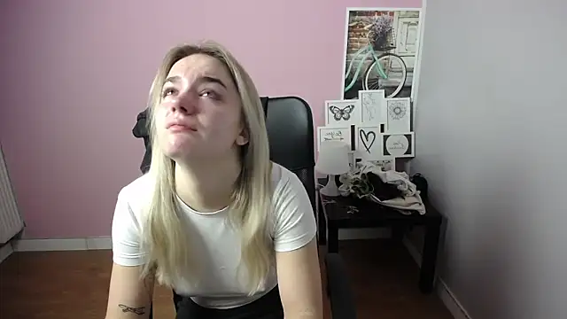 Snapshot of viktoria_lovely chatting on December 3, 2024, 7:10 am viktoria lovely online show from December 3, 2024, 7:10 am