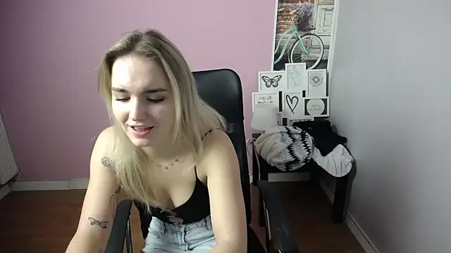 Snapshot of viktoria_lovely chatting on December 16, 2024, 11:12 am viktoria lovely online show from December 16, 2024, 11:12 am