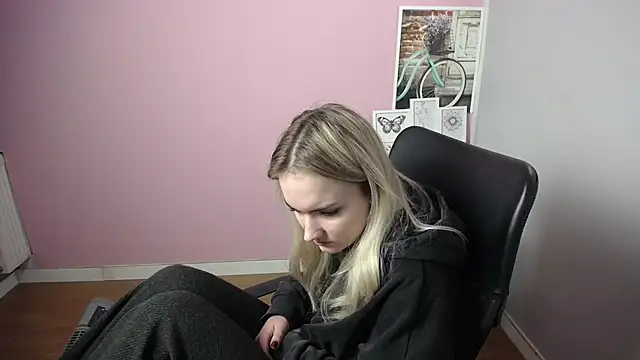 Snapshot of viktoria_lovely chatting on December 27, 2024, 9:50 am viktoria lovely online show from December 27, 2024, 9:50 am