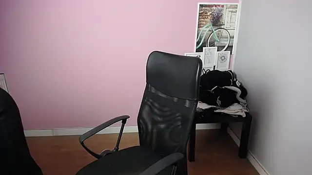 Snapshot of viktoria_lovely chatting on February 3, 2025, 4:57 am viktoria lovely online show from February 3, 2025, 4:57 am