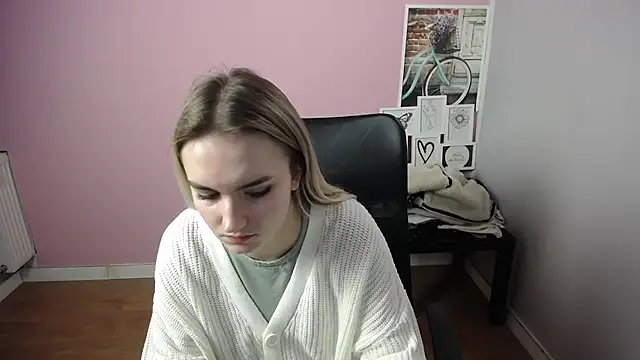 Snapshot of viktoria_lovely chatting on February 10, 2025, 11:25 am viktoria lovely online show from February 10, 2025, 11:25 am