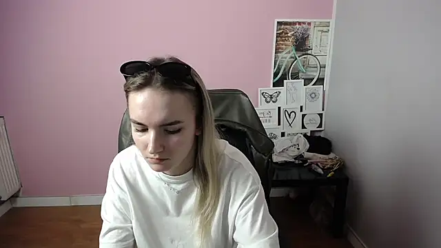 Snapshot of viktoria_lovely chatting on March 9, 2025, 12:20 pm viktoria lovely online show from March 9, 2025, 12:20 pm