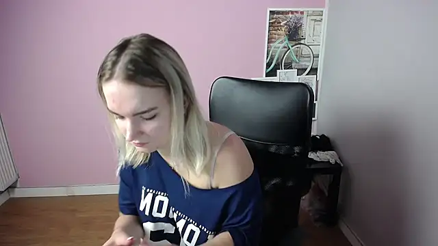 Snapshot of viktoria_lovely chatting on September 9, 2025, 6:35 am viktoria lovely online show from September 9, 2025, 6:35 am