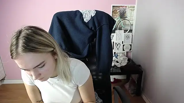 Snapshot of viktoria_lovely chatting on September 17, 2025, 7:21 am viktoria lovely online show from September 17, 2025, 7:21 am