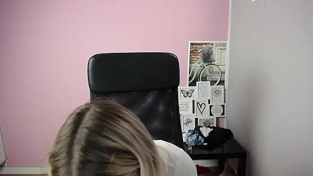 Snapshot of viktoria_lovely chatting on September 19, 2025, 9:54 am viktoria lovely online show from September 19, 2025, 9:54 am