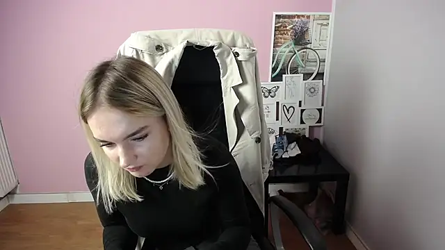 Snapshot of viktoria_lovely chatting on October 6, 2025, 7:06 am viktoria lovely online show from October 6, 2025, 7:06 am