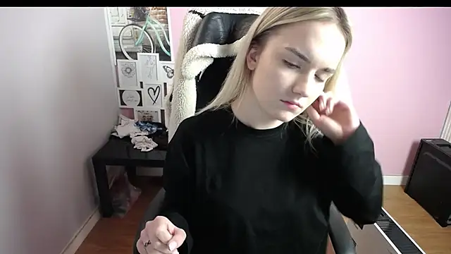 viktoria lovely online show from December 19, 2025, 12:45 pm