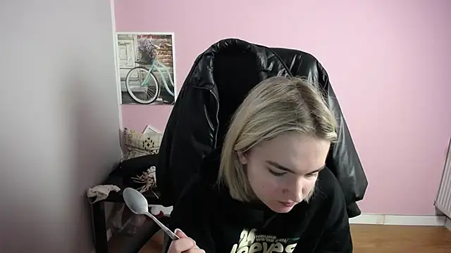 viktoria lovely online show from April 10, 2026, 6:18 am